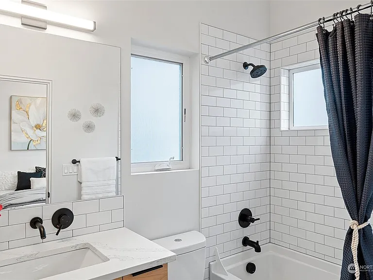 9711B Roosevelt Way NE #B — Photo 16