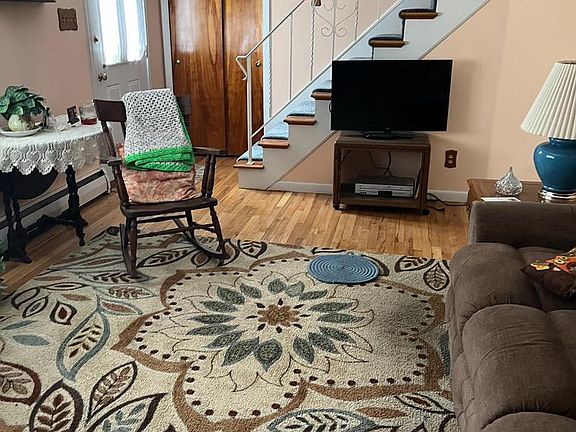 4th image of 23 Genova Ave
