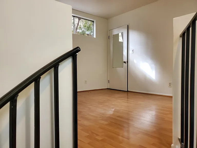 531 Indiana Ave #B — Photo 11