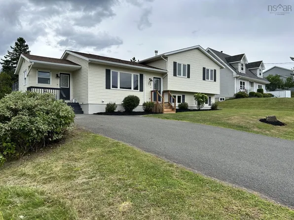 11 Heritage Dr, West River, NS B2G 2T6