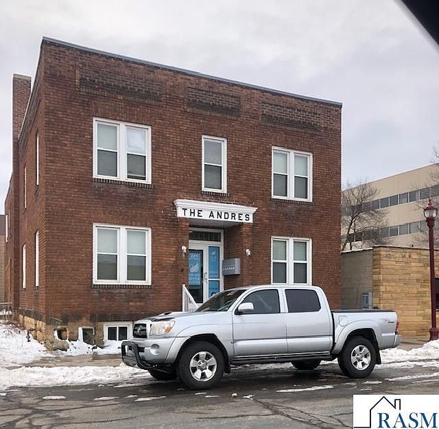 1st image of 221 E Walnut St