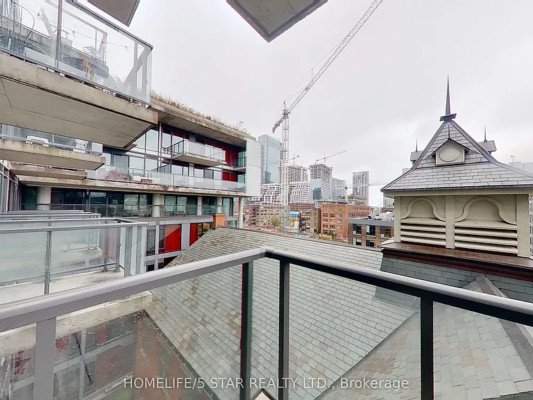 560 King St W #618 — Photo 5