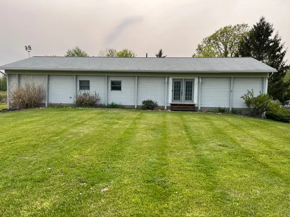 1221 Briggsville Rd, Fowlerville, MI 48836