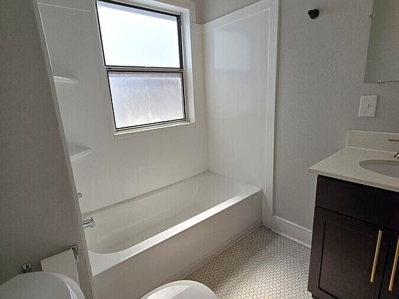 4th image of 2802 Independence Ave APT 1E