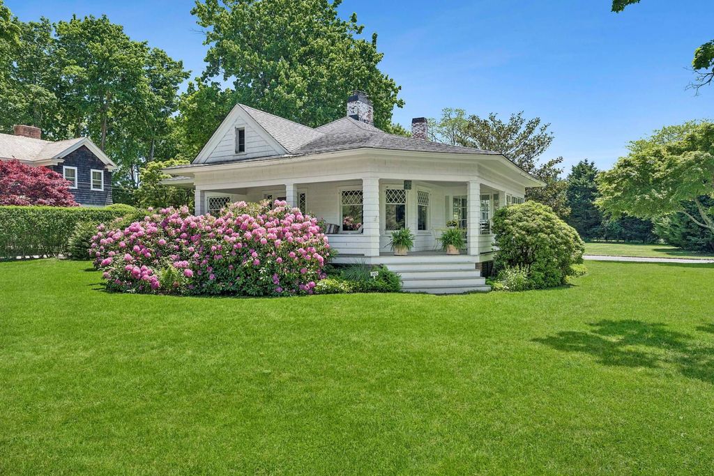 360 Hill St, Southampton, NY 11968