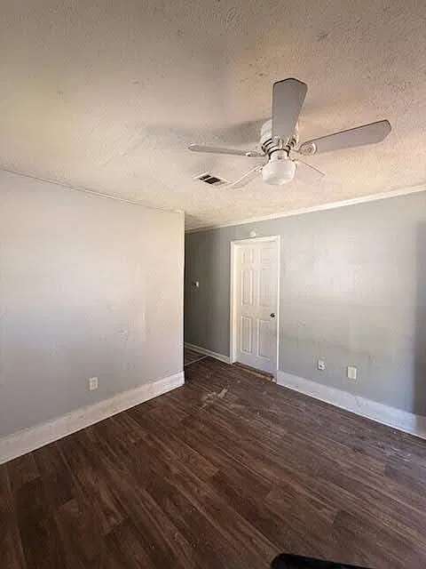 3 bed, 984 sqft, $840 — Photo 2