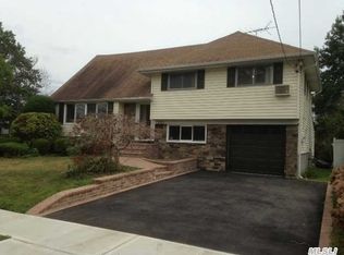 127 Irma Dr, Oceanside, NY 11572