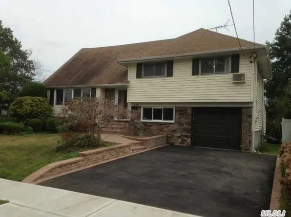 127 Irma Dr, Oceanside, NY 11572