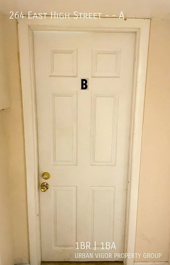 One Bedroom / One Bathroom - 2 Blocks away from UK! — Photo 4
