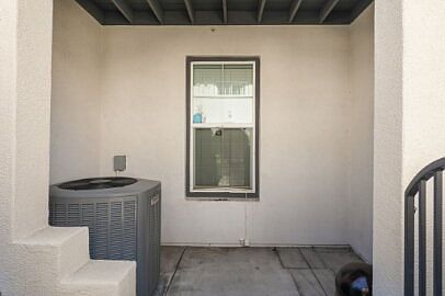 4th image of 1625 Filaree Dr