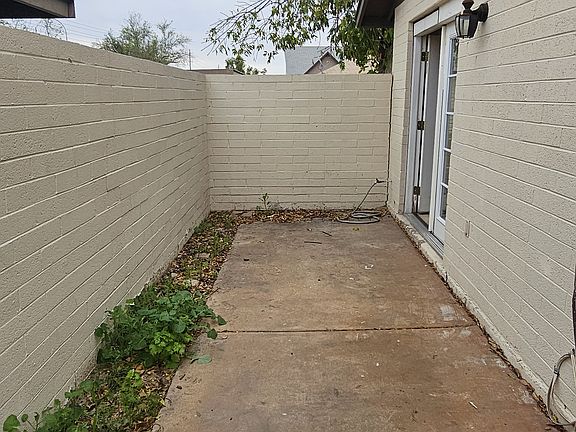 4th image of 814 W Malibu Dr