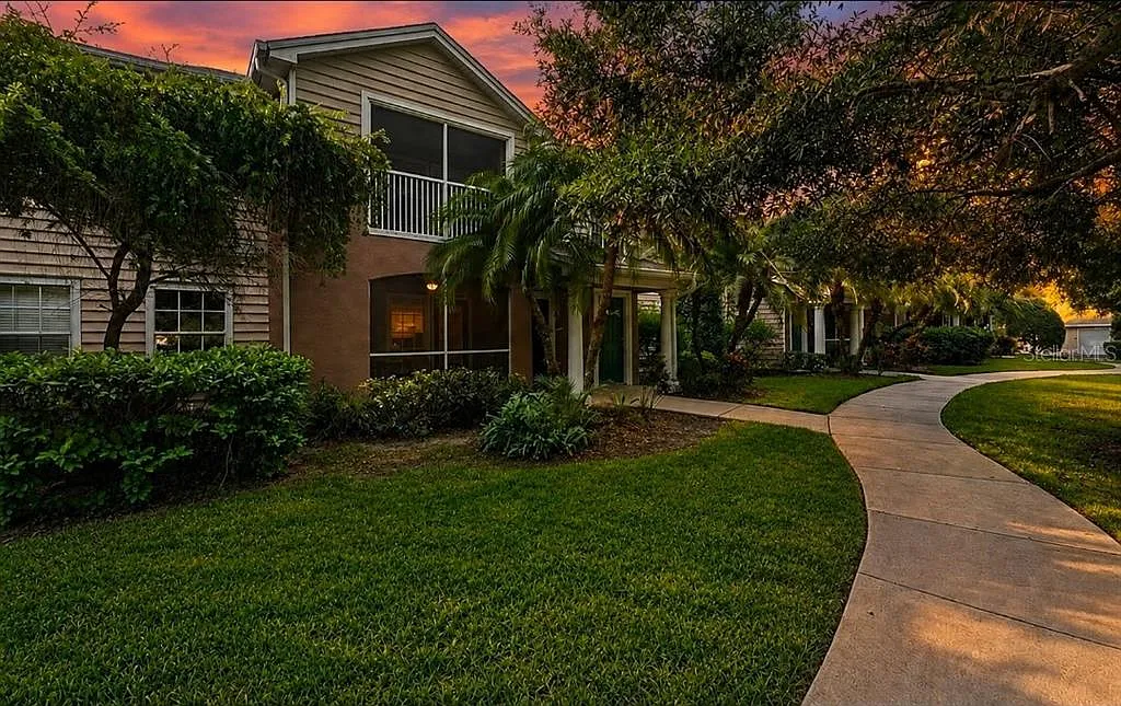 2 bed, 2.0 bath, 996 sqft, $2,200 — Photo 1