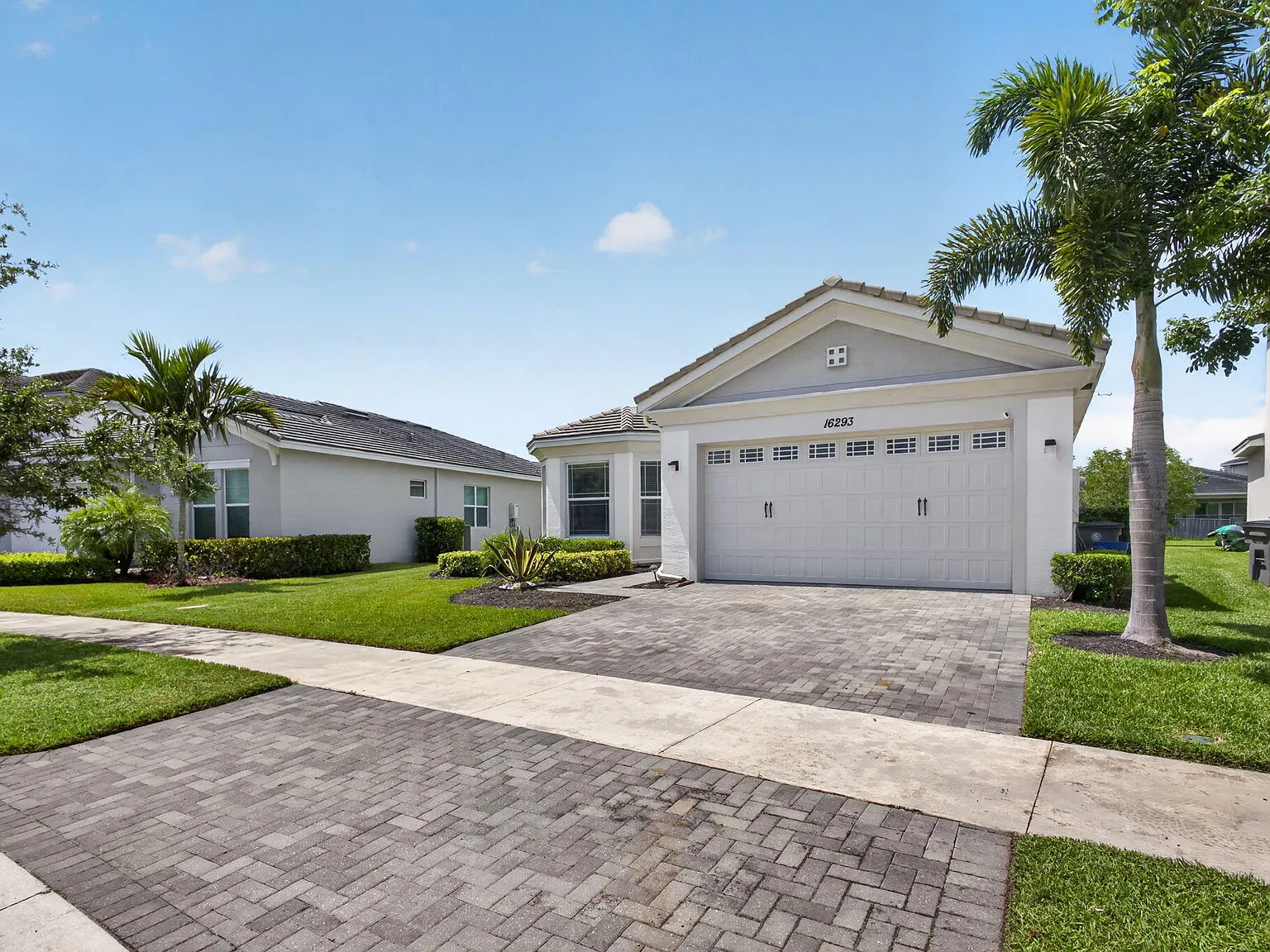 4 bed, 2.0 bath, 1913 sqft, $4,100 — Photo 2