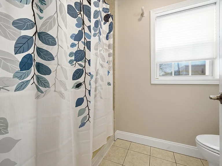 25 Sutton St #25 — Photo 9