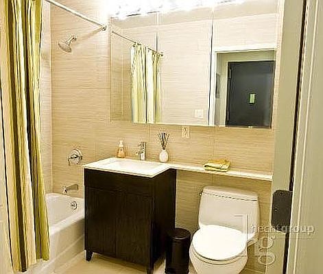 4th image of 2519 27th St APT 2B