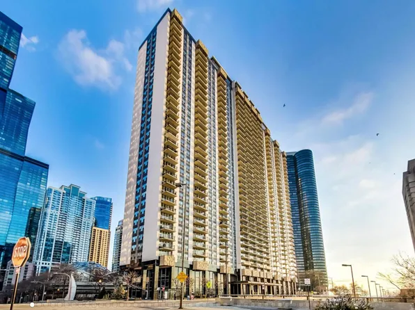 400 E Randolph St APT 3608, Chicago, IL 60601