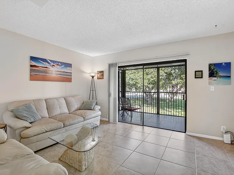 265 SE 10th St #11C — Photo 12