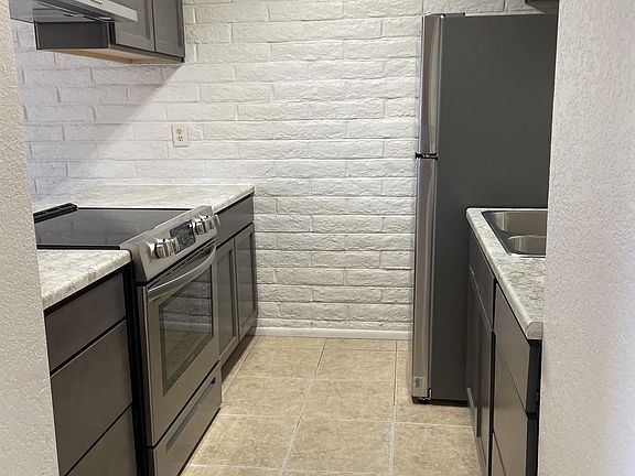 5th image of 3416 E Monte Vista Dr