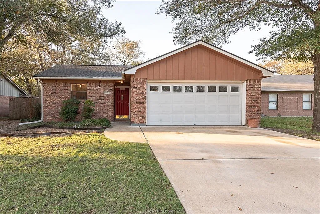 4 bed, 2.0 bath, 1619 sqft, $2,400 — Photo 1