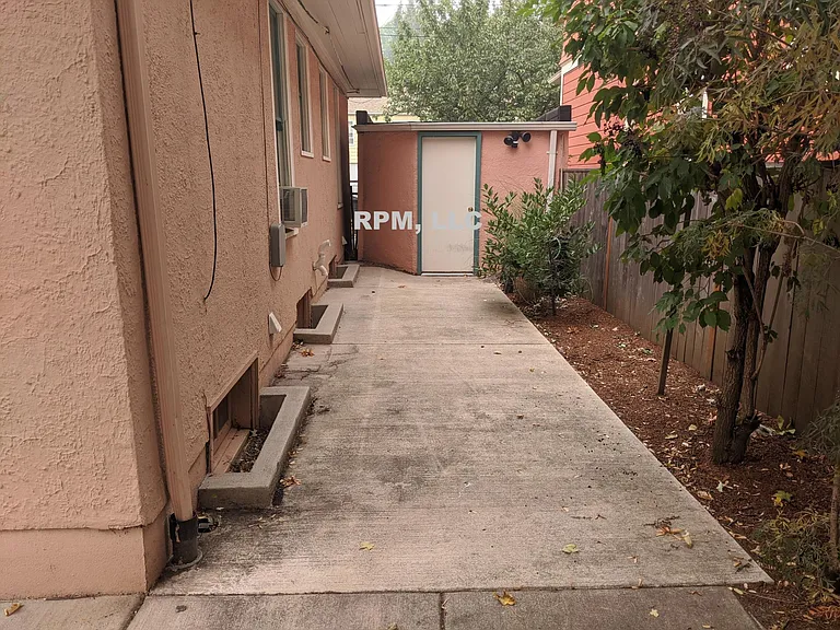 230 NE 53rd Ave — Photo 15