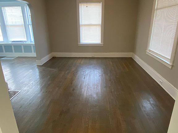 3rd image of 700 Thomas St SE