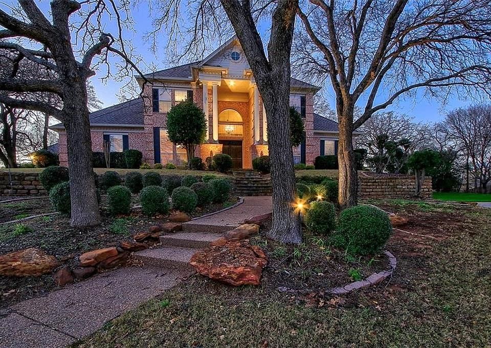 1st image of 402 Valverde Ct