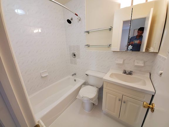 5th image of 25 W 74th St APT 4B