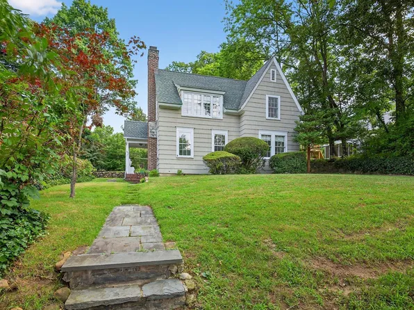 240-17 E Pine Street, Douglaston, NY 11363