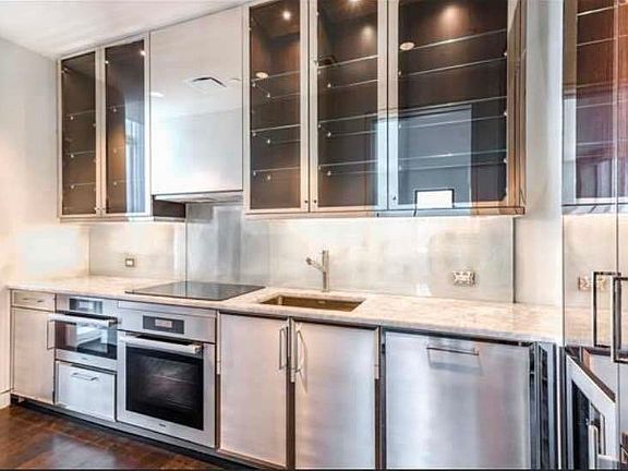 2nd image of 20 W 53rd St #40BB