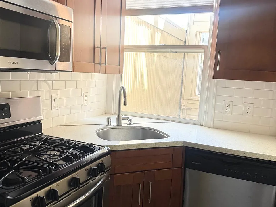 744 Clementina St #4