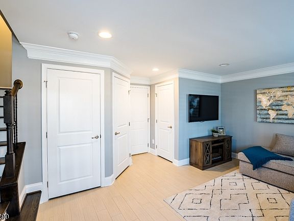 2nd image of 802 Bayside Ct