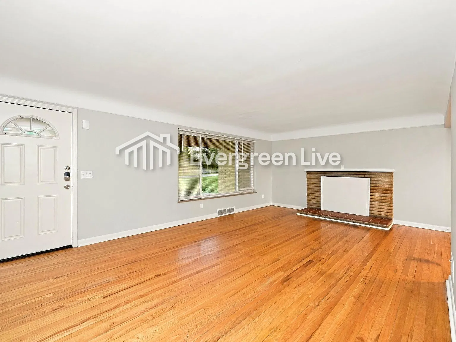 3 bed, 1.0 bath, 1092 sqft, $1,445 — Photo 4