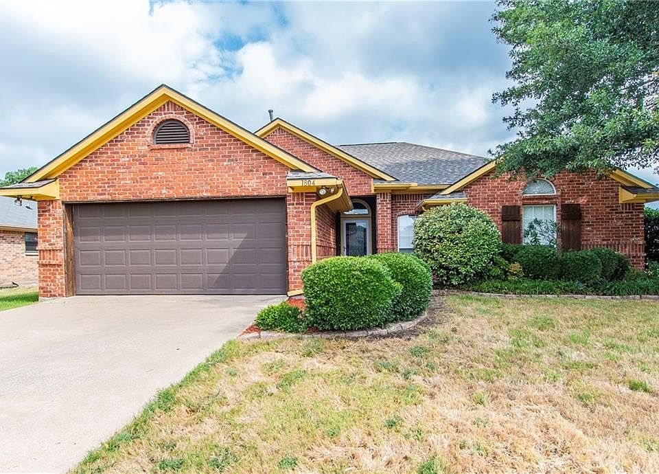 1st image of 1804 La Fontaine Ln