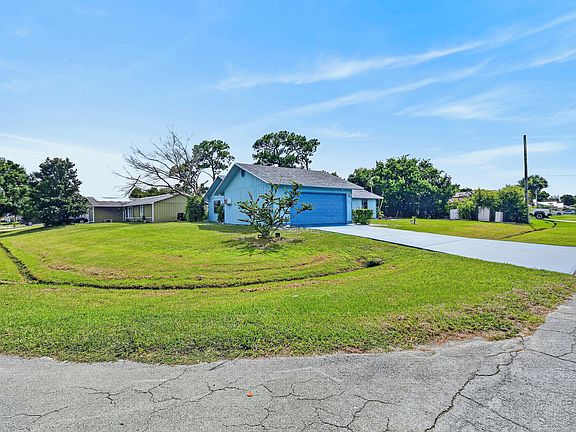 5th image of 2402 SW SUMMIT Street