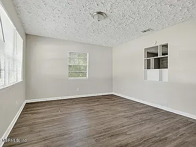 2932 Rhonda Rd — Photo 2