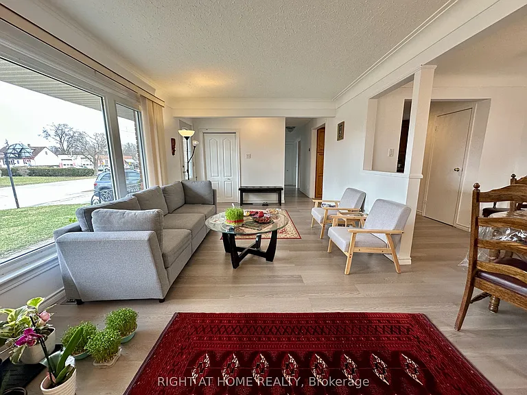 16 Rowanwood Ave — Photo 9