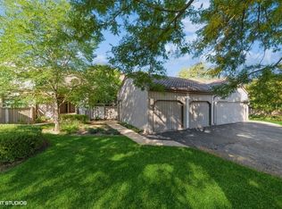 1290 Oak Hill Rd APT D, Lake Barrington, IL 60010