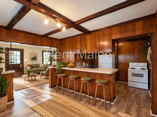 4 Hall St, Lewiston, ME 04240