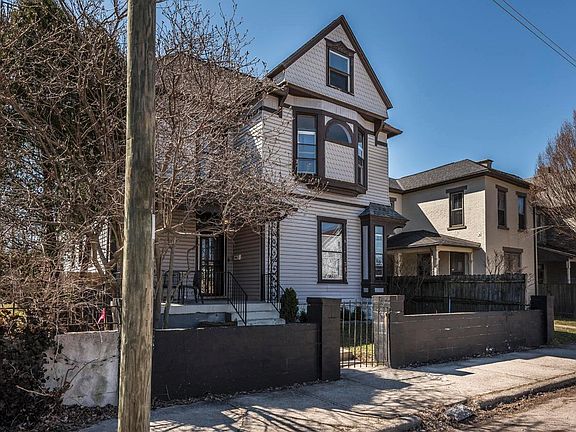 4th image of 1097 E Oak St