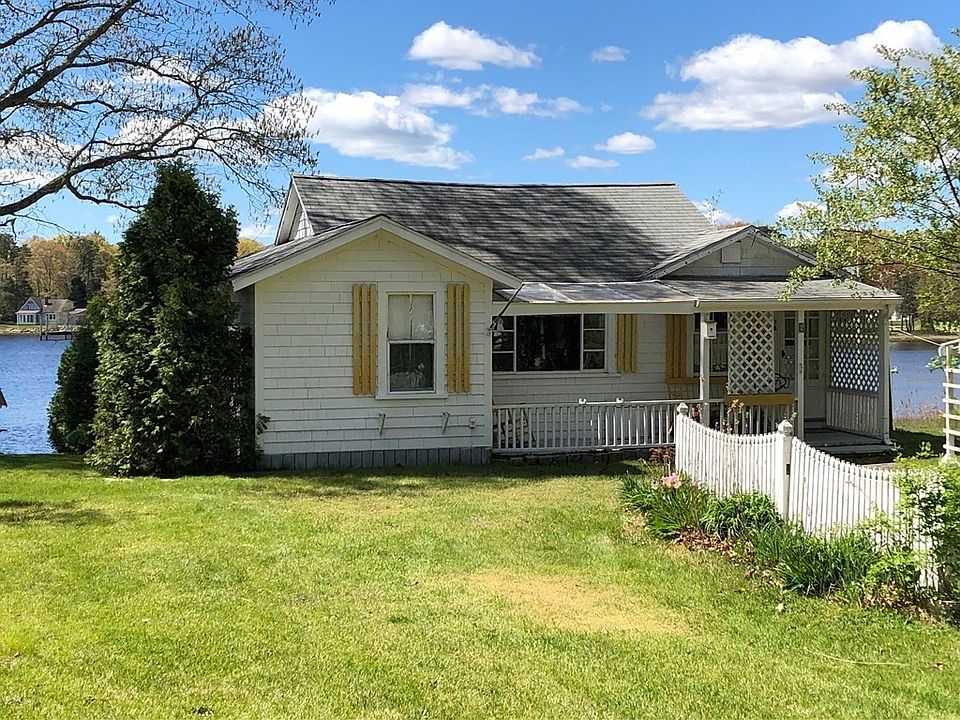 8 Canedy St, Wareham, MA 02571 Zillow