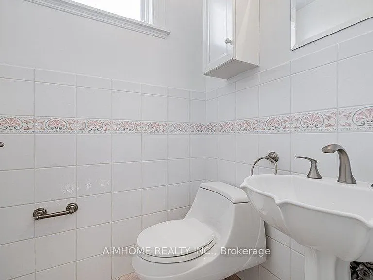 1081 Glencairn Ave — Photo 19