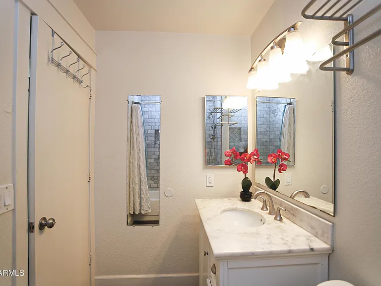 1317 E San Angelo Ave — Photo 33