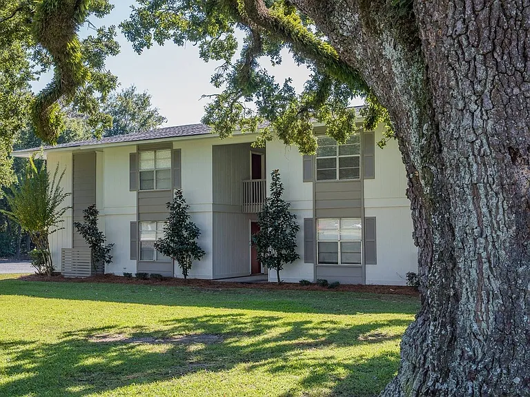 Twin Oaks Apartments — Photo 13