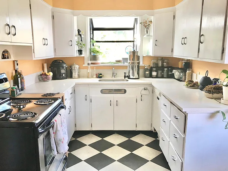 512 NW 45th St — Photo 6
