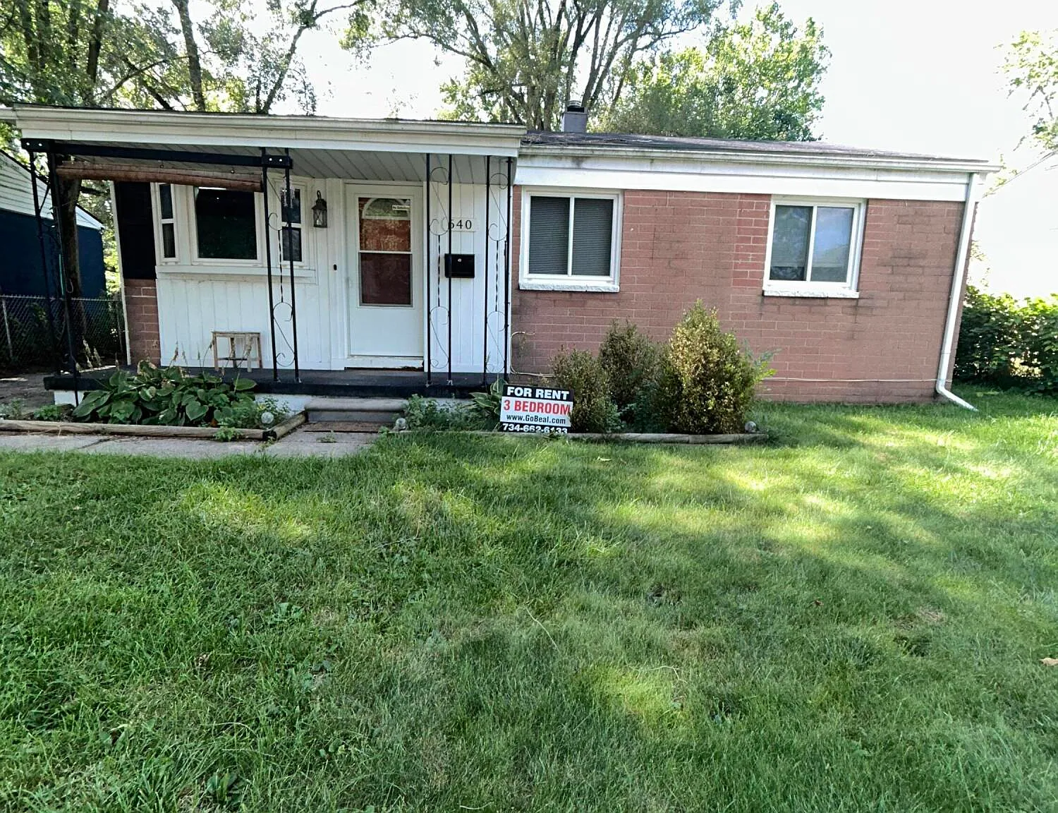 3 bed, 1.0 bath, 850 sqft, $1,905 — Photo 1