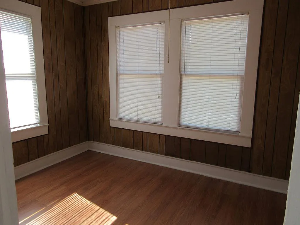 3 bed, 1.0 bath, $950 — Photo 3