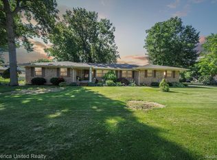 6157 Kings Shire Rd, Grand Blanc, MI 48439