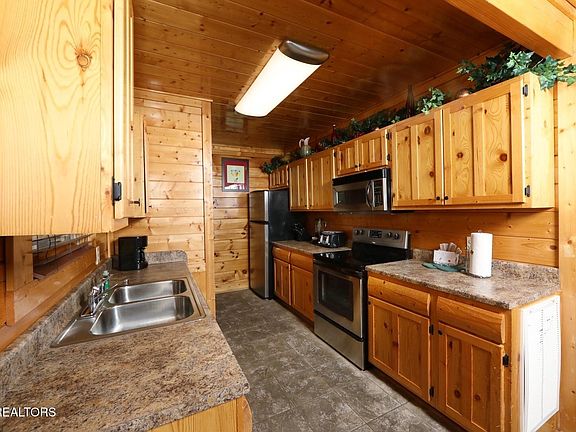 5th image of 2212 Towering Hemlock Dr