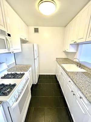 Rented by Addison Property Group | media 7