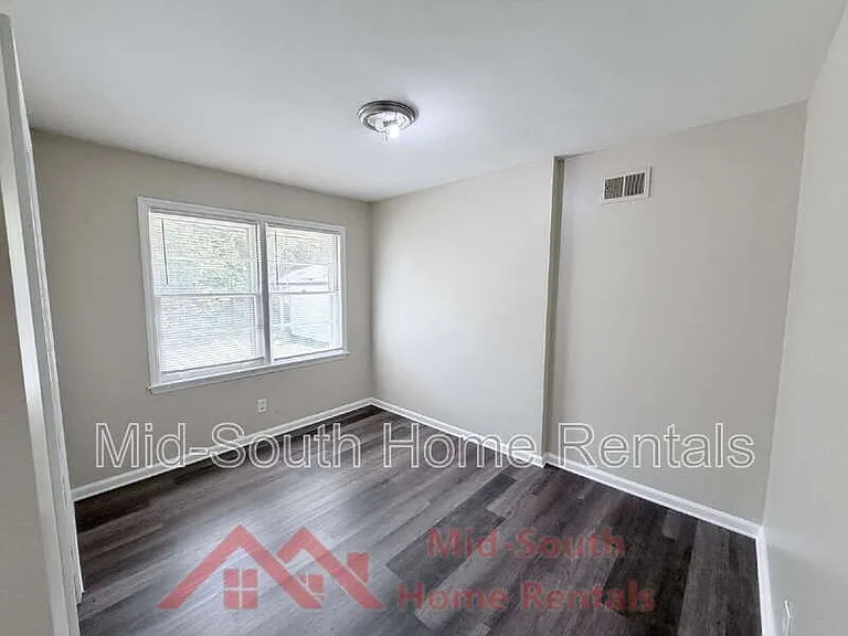 3284 Parham St — Photo 14